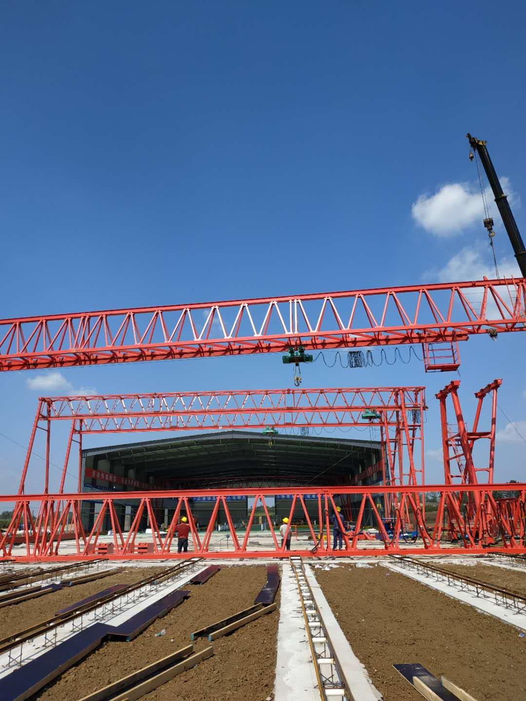 上海普都建筑勞務(wù)有限公司安徽滁州定遠(yuǎn)縣中交華南公司明巢高速4標(biāo)MG8010T-32M-9M龍門吊二臺，MH10T-32M-9M龍門吊三臺